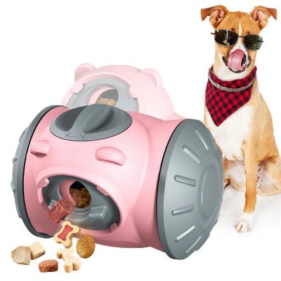 distributeur de croquettes pour chien snackroller rose chien regarde croquettes